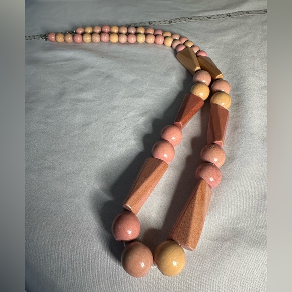 Vintage MCM peach blush wooden bead necklace - Picture 4 of 8